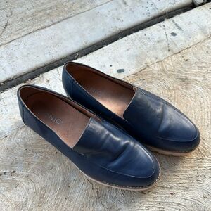 Women’s Vionic leather Navy Blue Loafers size 6